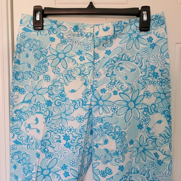 Lilly Pulitzer Cropped Pants Blue White Lion Floral Print Preppy Size 4 - Picture 2 of 11